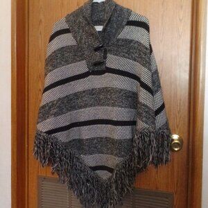 Carolyn Taylor Black-and-White Fringed Collar Shawl, Size XL